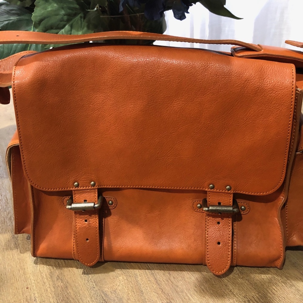 Herringbone V2 Camel Leather Camera Bag